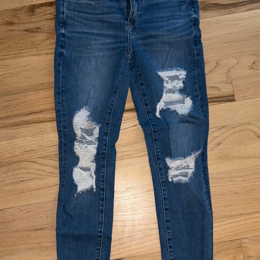 Distressed American Eagle High Rise Skinny Blue Jeans - Picture 2 of 5